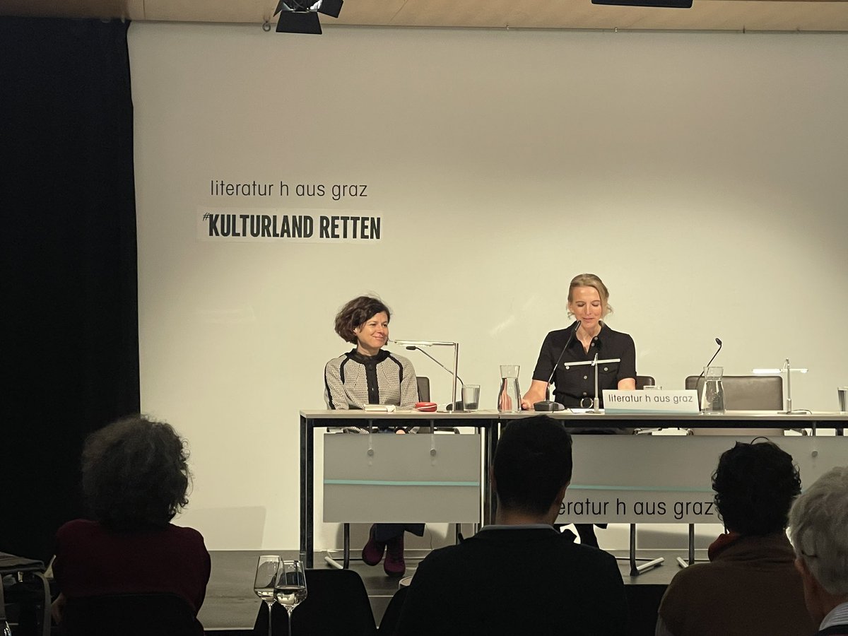 Im gut besuchten <a href="/LithausGraz/">Literatur h aus Graz</a> lesen heute Susanne Gregor und Andrea Winkler aus ihren Büchern „Halbe Leben“ (Gregor) und „Mitten im Tag“ (Winkler). Julia Zarbach führt durch den Abend.