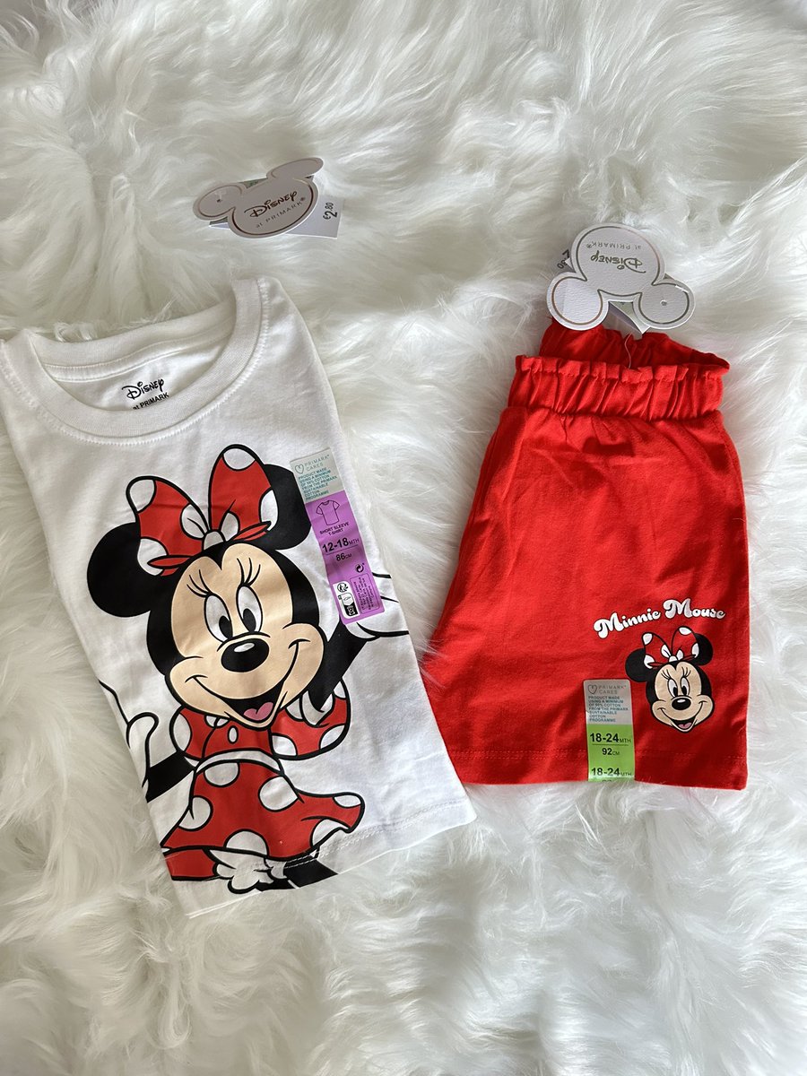 parisLover tweet media