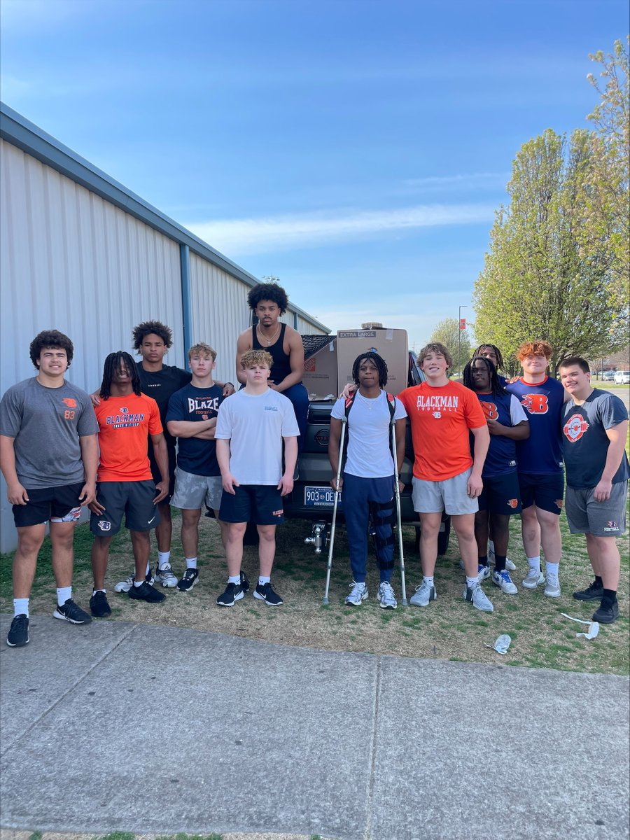 We would like to PRAISE this team for giving back to the community. We held the 1st Blackman Football Food Drive to support Nourish Foodbanks in their efforts to tackle hunger in our Murfreesboro community. Our Players brought in over 4,000 Items!!!

 #WeAreBlackman