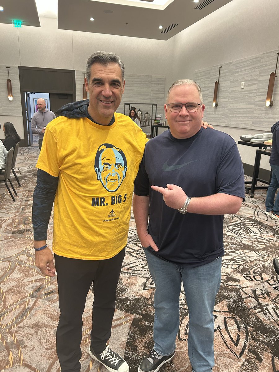 Big 5 and Fran Dunphy fans everywhere!! Scooter Vertino - proud ⁦<a href="/LaSalleUniv/">La Salle University</a>⁩ alum and ⁦<a href="/TNTSportsUS/">TNT Sports U.S.</a>⁩ exec -
Presented me with shirt to honor Dunph !