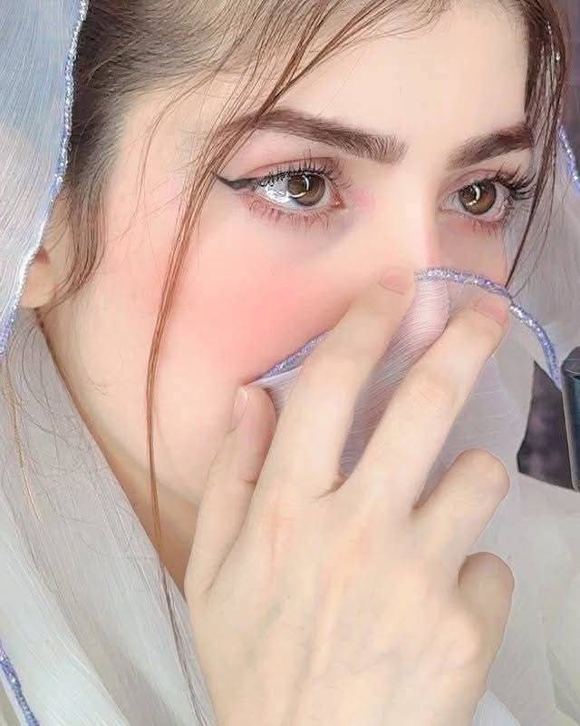 میری پوسٹوں کو لاڈ پیار سے پڑھیں🙈
لیکن میرے پیار کے چکر میں نہ پڑیں🤭😂
.