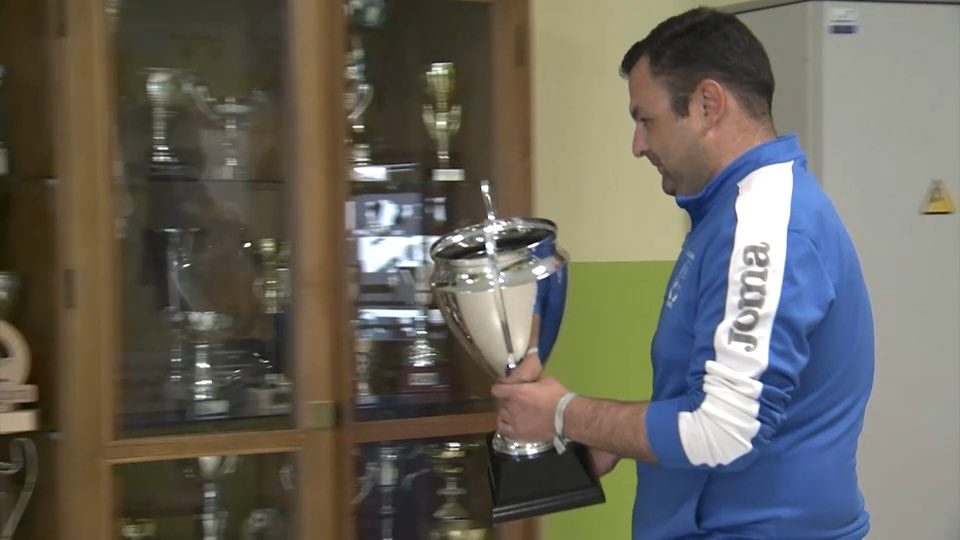 📺| <a href="/deportesCEX/">Extremadura Deportes</a> 

Reportaje a nuestro fundador y 1er presidente del CD Colegio San José, Agustín Márquez Piña.

¿No pudiste ver el reportaje en directo? Aquí lo tienes “Así se construye un campeón: La historia del San José”. 

👉🏼👀 canalextremadura.es/deportes/polid…

#123SanJosé🩵