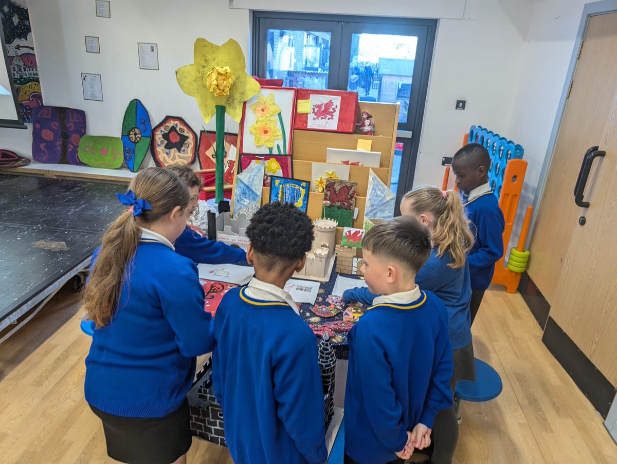 St Alban's School (@stalbansschool1) on Twitter photo Diolch am groeso hyfryd! Thank you to Adamsdown Criw Cymraeg. St Alban's Criw enjoyed meeting you all today. Well done on your Siarter Iaith journey 👏 👏 #sacpswelsh <a href="/AdamsdownPrm/">Adamsdown Primary 🧡</a> @CSCSiarteriaith Diolch am groeso hyfryd! Thank you to Adamsdown Criw Cymraeg. St Alban's Criw enjoyed meeting you all today. Well done on your Siarter Iaith journey 👏 👏 #sacpswelsh <a href="/AdamsdownPrm/">Adamsdown Primary 🧡</a> @CSCSiarteriaith