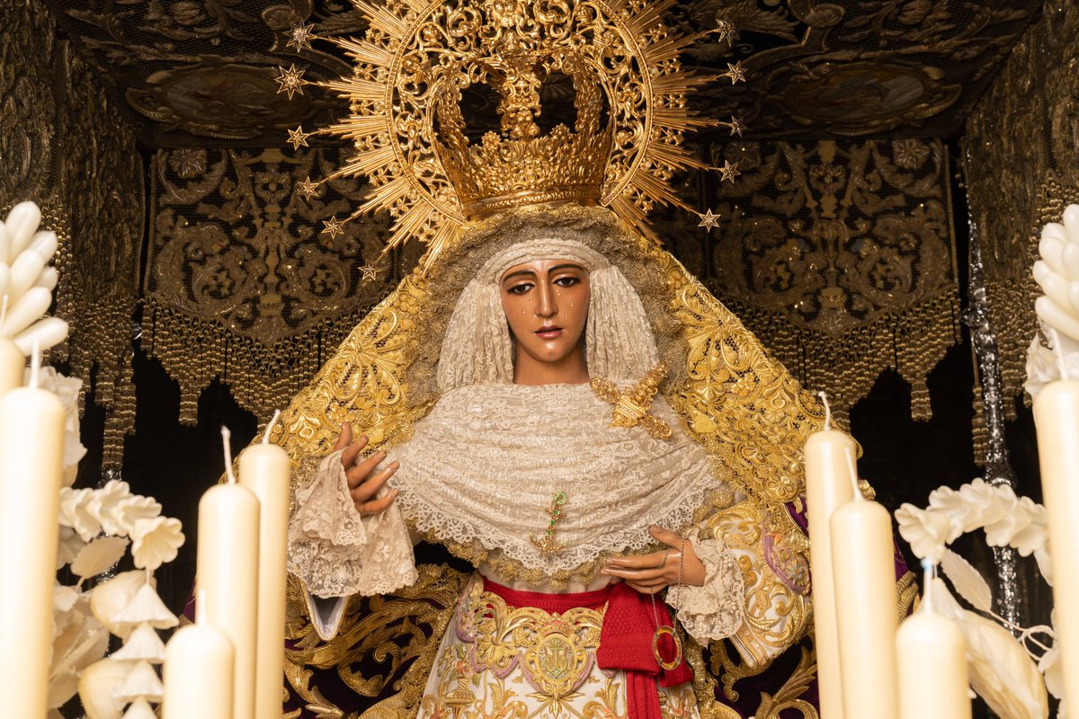 GALERÍA | Nuestra Señora de la Esperanza, en su paso de palio a la Esperanza de una nueva Madrugada del Viernes Santo 

📸 Domingo Pozo

#EsperanzaDeTriana
#LaMisiónDeLaEsperanza