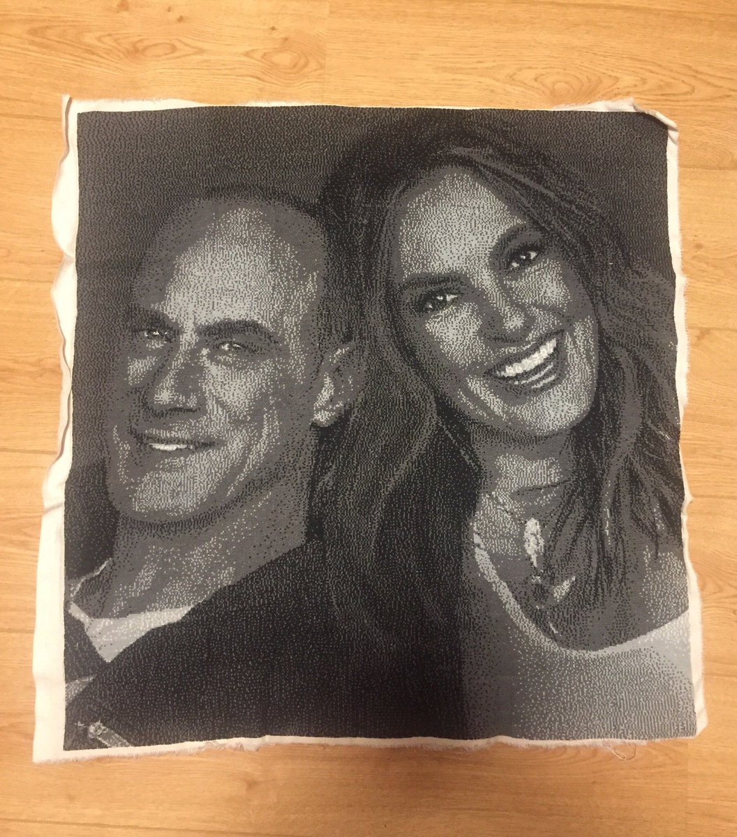 GaelleAppe's tweet photo. my new cross stitch portrait of Mariska and Chris 💖#fanart #pointdecroix #crossstitchlovers @Chris_Meloni https://t.co/rIRx9YGkaO