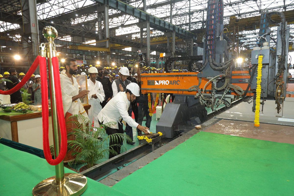 Hon'ble Union Minister, <a href="/shipmin_india/">Ministry of Ports, Shipping and Waterways</a>, <a href="/sarbanandsonwal/">Sarbananda Sonowal</a>,  performed the steel cutting of BY 168 &amp; BY 169 – India’s first series of tugs under the Green Tug Transition Programme (GTTP), marking a step towards net zero emissions by 2047. Also commissioned a 'Made in India' CNC