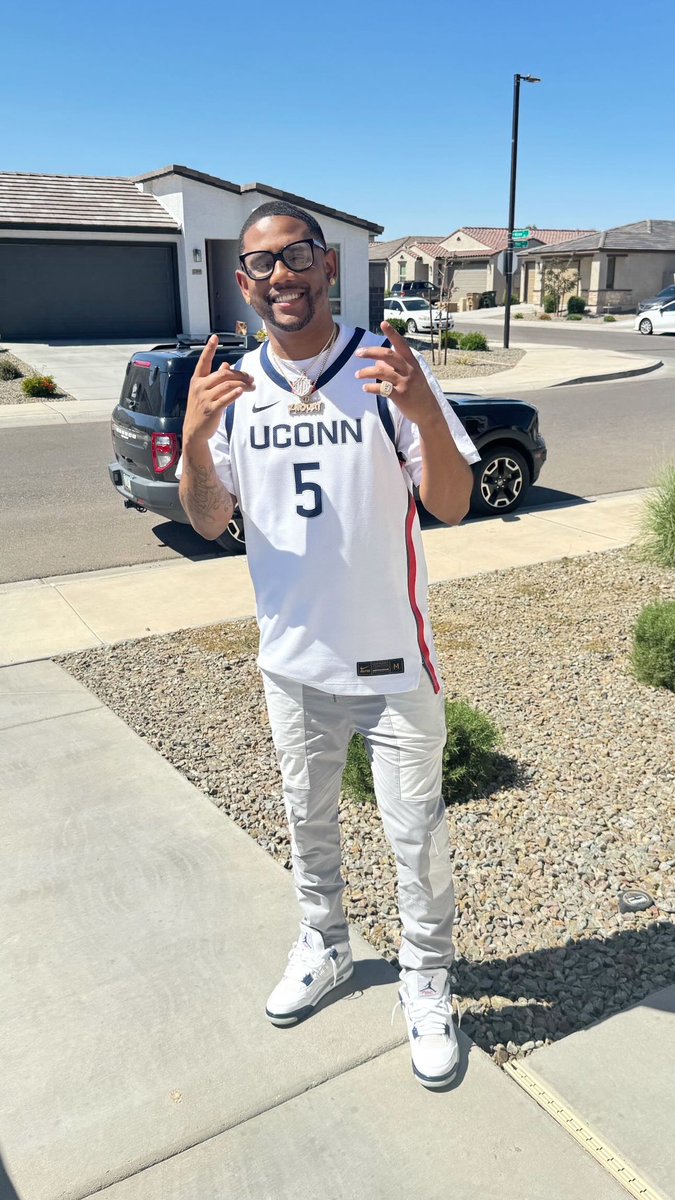 Twinning😍😍 But YOU look way better in the jersey than I do gorgeous!! <a href="/MollyQerim/">Molly Qerim</a> 😆🔥🏆