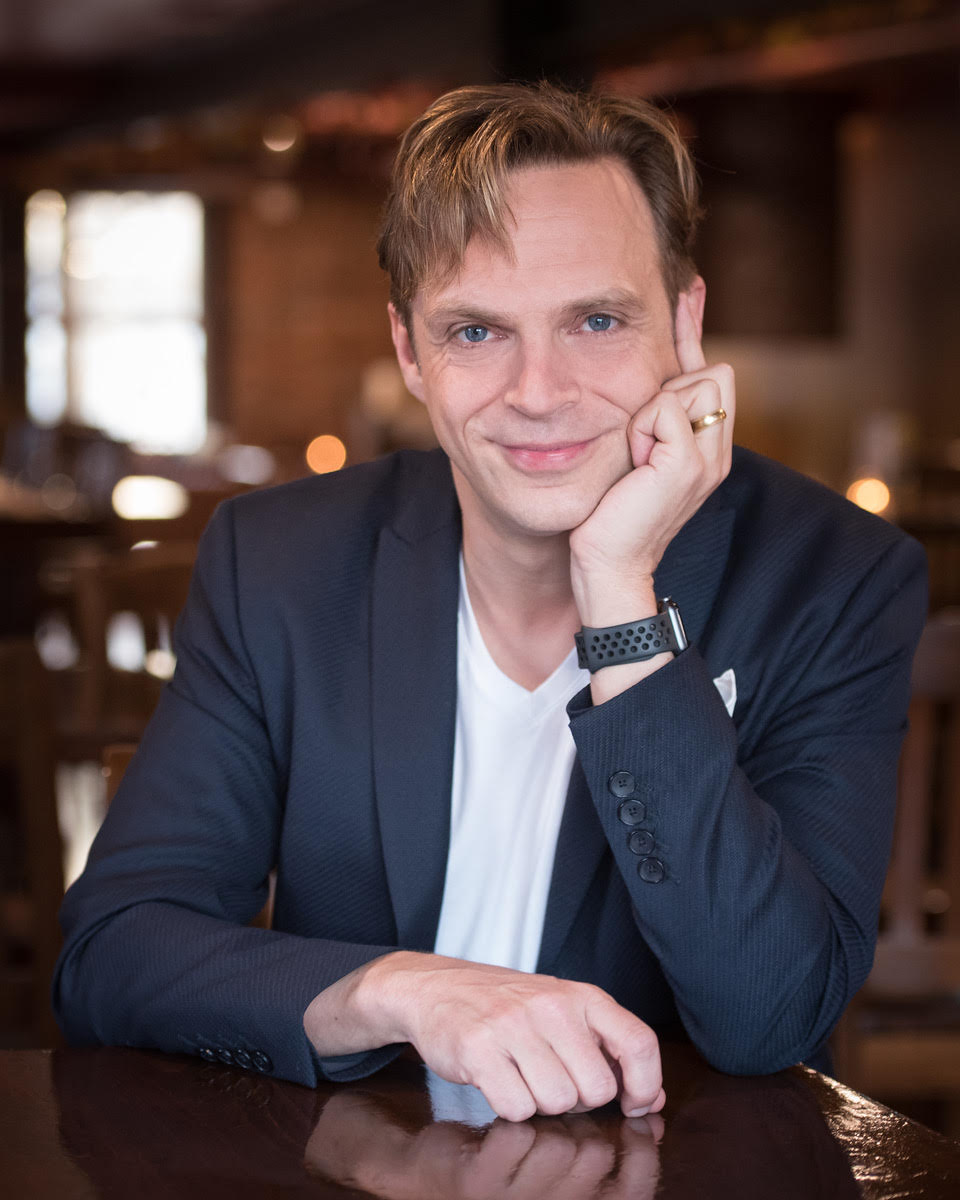 Tonight's Nerd Nite Unscripted features Andrew Burke: an independent software developer, digital artist, and occasional entrepreneur based in Halifax. He is an award-winning Toastmasters speaker and was the PodCamp Halifax Battledecks champion … in 2013.