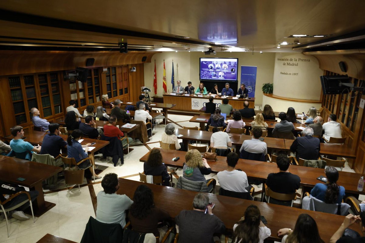 APM (@aprensamadrid) on Twitter photo 🔚 Concluye la Jornada 'Impacto global de las elecciones en EE. UU.: periodismo y diplomacia a debate'
▶️ Gracias a <a href="/Equipo_Europa/">Equipo Europa</a>, a los intervinientes y a todos los asistentes. ¡Hasta la siguiente! 🔚 Concluye la Jornada 'Impacto global de las elecciones en EE. UU.: periodismo y diplomacia a debate'
▶️ Gracias a <a href="/Equipo_Europa/">Equipo Europa</a>, a los intervinientes y a todos los asistentes. ¡Hasta la siguiente!