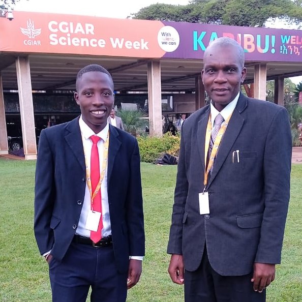 _Ewafula's tweet photo. @CGIAR Science Week at UN HQ in Nairobi representing @globalaction36.The opening  ceremony was such informative with side events tackling global problems with leaders giving out local solutions. My take home today:
To tackle climate change, we need science that works for farmers https://t.co/eRc5BoqSvh