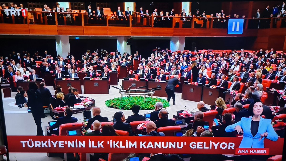 _cihhan_'s tweet image. İklim Kanunu ihanetin ta kendisidir. 
İnsana, hayvana, doğaya SAHİP ÇIK ve SUSMA
#TehlikeGeliyor