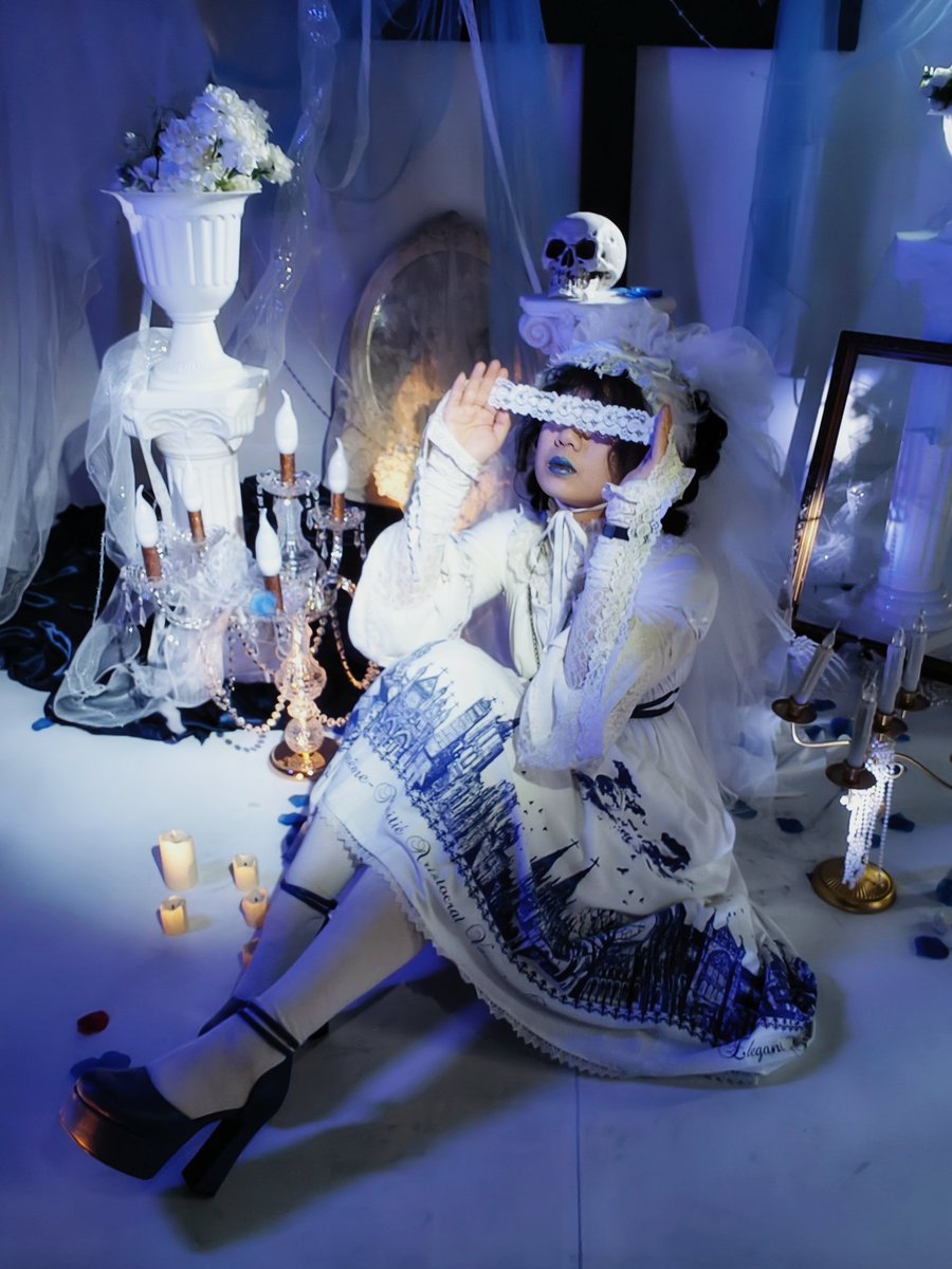 Kennlean11's tweet photo. 第一次自己打光摄影
#moimememoitie #eglfashion #GothicLolita https://t.co/9uEymB7q7J