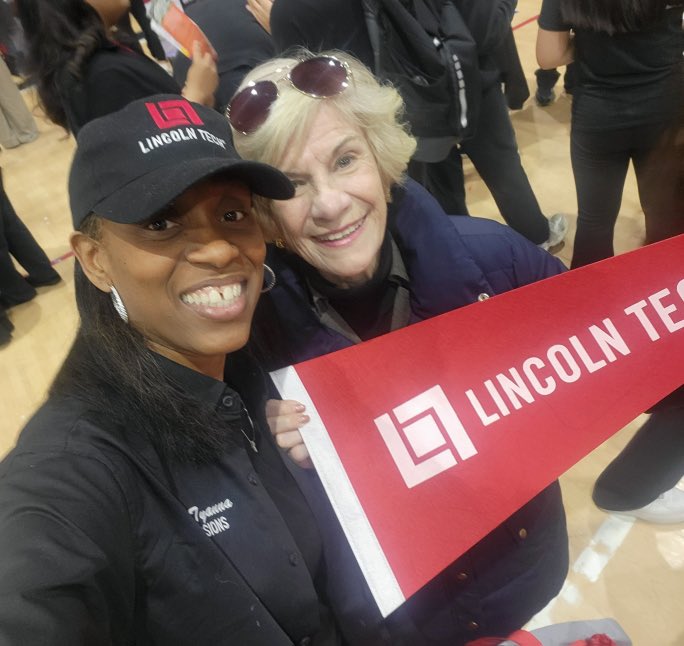 Our Union, NJ campus high school admissions representative, Tyanna Motley-LeGrand had a great time at Kearny High School’s very first College Fair on Wednesday, April 2nd! It was an honor to meet Mayor Carol Jean Doyle &amp; Principal Curtis Brack. #LincolnTech