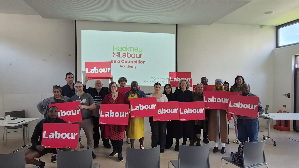 EmmanuelAk_'s tweet image. Highlights over the weekend 📷 🌹:
Some of the best parts of being on the doorstep speaking to fellow passionate activists who want to listen to the concerns of residents and local people within the community. &amp;amp; Important training that helps aspiring leaders to step forward too.