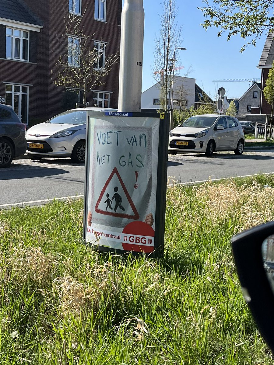 Kinderen en hun belevingswereld.

Deze week vragen wij, samen met de kinderen van de wijk Westergouwe, opnieuw de aandacht voor de snelheid en onveilige verkeerssituaties op de Burgemeester van Dijkesingel.