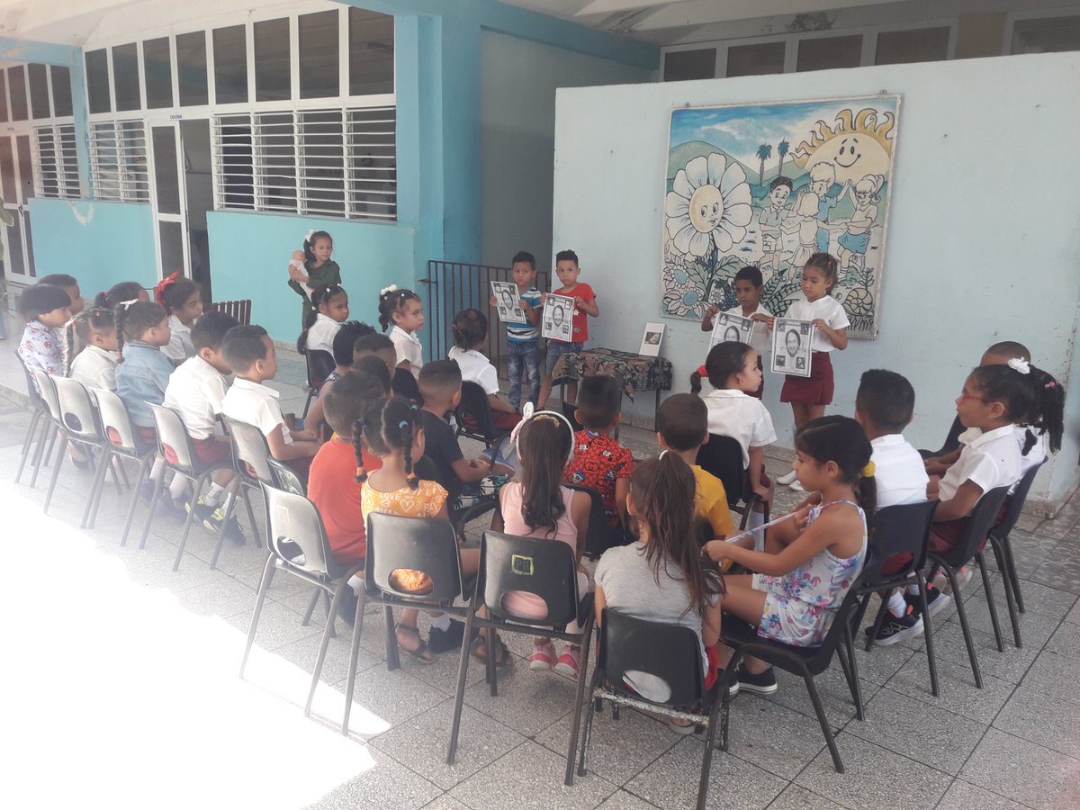En nuestra Institución Educativa se hace Homenaje a Vilma Espín Guillois #SiempreVilma por su 95 Aniversario de su Natalicio.
 <a href="/DraMaricelDME/">Maricel Hechavarría Gé</a>
<a href="/LeticiaCalvoD/">Leticia Calvo Dorado</a> 
#DGECtreStre
<a href="/FajardoYanila/">Yanila Pèrez Fajardo</a>