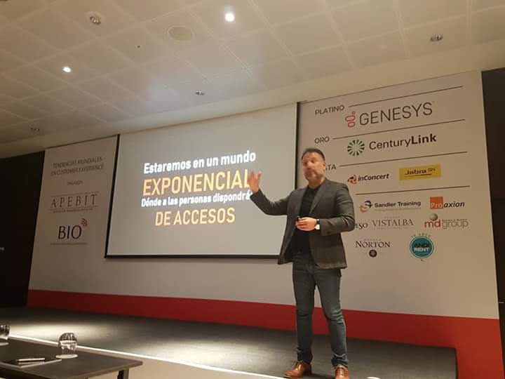 CONFERENCIAS: "Estaremos en un mundo exponencial donde las personas dispondrán de accesos”, es una frase que acuñé en 2018, en la que busqué describir un futuro marcado por la aceleración de avances tecnológicos que abren puertas a oportunidades inimaginables y cercanas a la