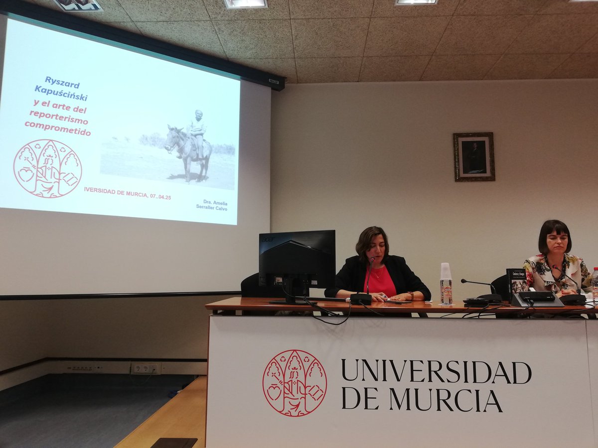Lourdes Martínez (@loumrodriguez) on Twitter photo Escuchando a una experta como Amelia Serraller
<a href="/CalvoAmeli12113/">Amelia Serraller Calvo</a> hablar sobre la figura de Kapuscinski y "el arte del reporterismo comprometido" en el salón de Grados de la <a href="/fcdmurcia/">UMU Comunicación y Documentación</a> <a href="/UMU/">Universidad Murcia</a> Escuchando a una experta como Amelia Serraller
<a href="/CalvoAmeli12113/">Amelia Serraller Calvo</a> hablar sobre la figura de Kapuscinski y "el arte del reporterismo comprometido" en el salón de Grados de la <a href="/fcdmurcia/">UMU Comunicación y Documentación</a> <a href="/UMU/">Universidad Murcia</a>