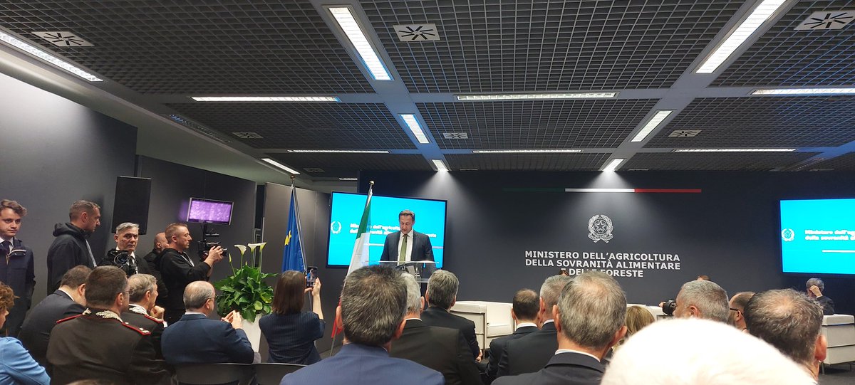 ConfcoopUE (@confcoopue) on Twitter photo L'ufficio di <a href="/ConfcoopUE/">ConfcoopUE</a> presente al #Vinitaly, che per la prima volta riunisce ben due Commissari europei, <a href="/CHansenEU/">Christophe Hansen</a> (agricoltura) e <a href="/OliverVarhelyi/">Oliver Varhelyi</a> (salute), e dimostra di avere un respiro che va oltre il settore vino e l'agricoltura 🇪🇺🍇🇮🇹
<a href="/Confcooperativ1/">Confcooperative</a> <a href="/Fedagripesca/">Fedagripesca - Confcooperative</a> L'ufficio di <a href="/ConfcoopUE/">ConfcoopUE</a> presente al #Vinitaly, che per la prima volta riunisce ben due Commissari europei, <a href="/CHansenEU/">Christophe Hansen</a> (agricoltura) e <a href="/OliverVarhelyi/">Oliver Varhelyi</a> (salute), e dimostra di avere un respiro che va oltre il settore vino e l'agricoltura 🇪🇺🍇🇮🇹
<a href="/Confcooperativ1/">Confcooperative</a> <a href="/Fedagripesca/">Fedagripesca - Confcooperative</a>