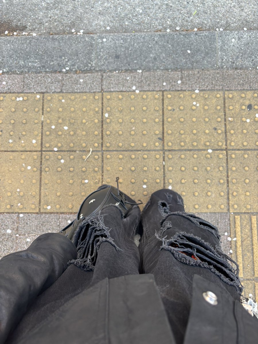 5i28s's tweet image. 🤳

#rickowens
#avavav