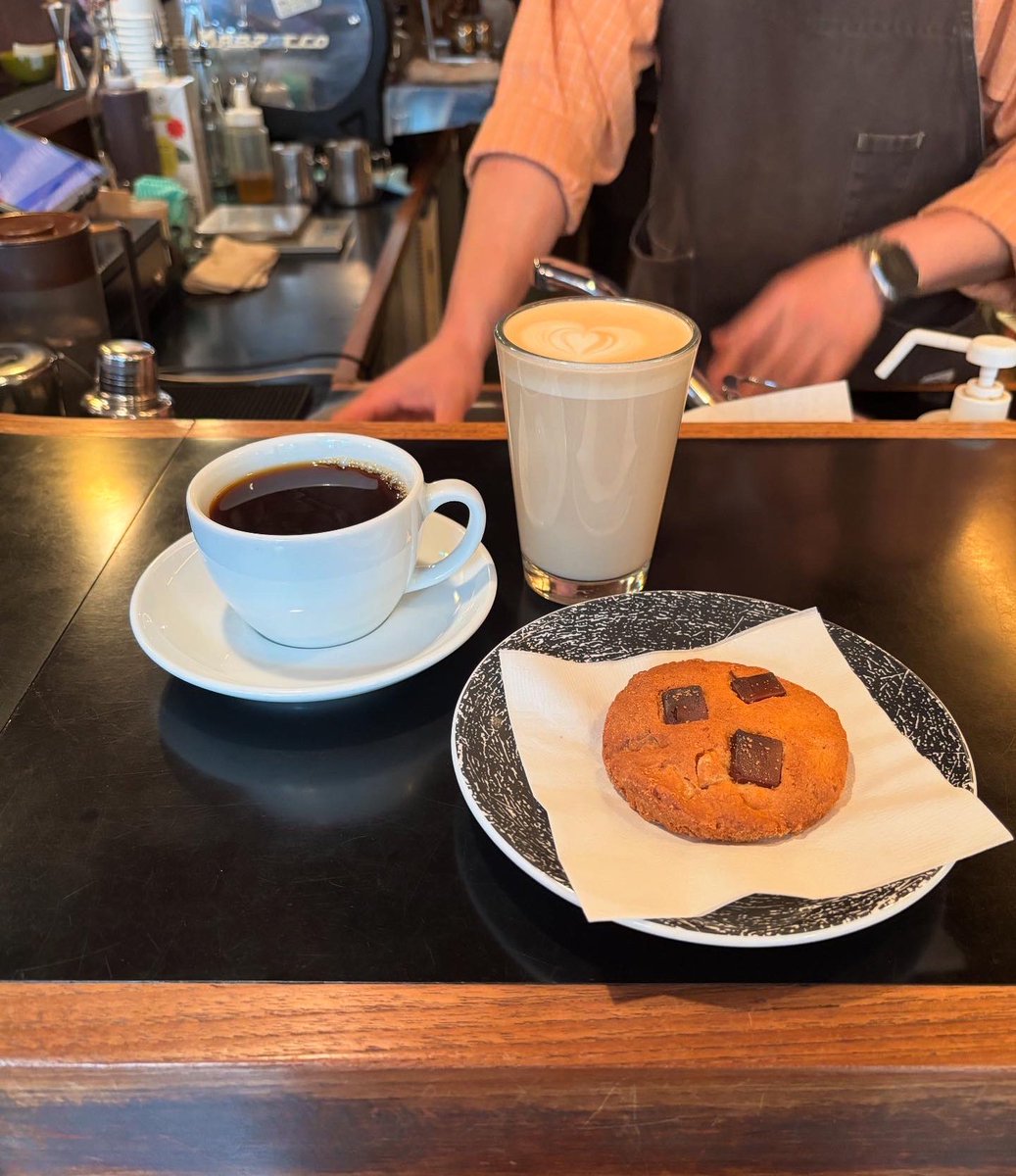 bmoon_07's tweet photo. 渋谷にあるfuglen tokyo☕️
コーヒーとラテおいしかった〜 https://t.co/0QYhyg2n9d