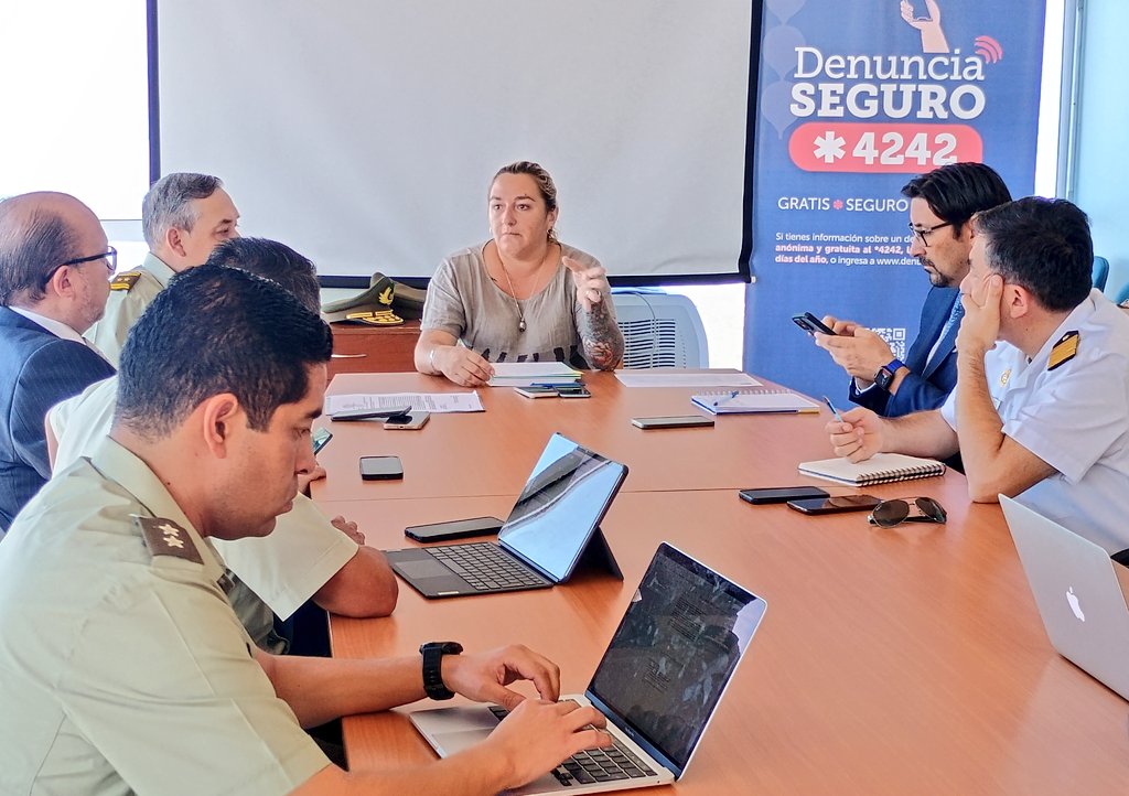 SpdTarapaca's tweet photo. Con el objetivo de definir y planificar futuras acciones de seguridad en puntos críticos de la región de #Tarapacá, la Seremi Interina de Seguridad Pública, Ana María Peralta, participó este lunes en el Comité Policial. https://t.co/JKPWUV1yTu