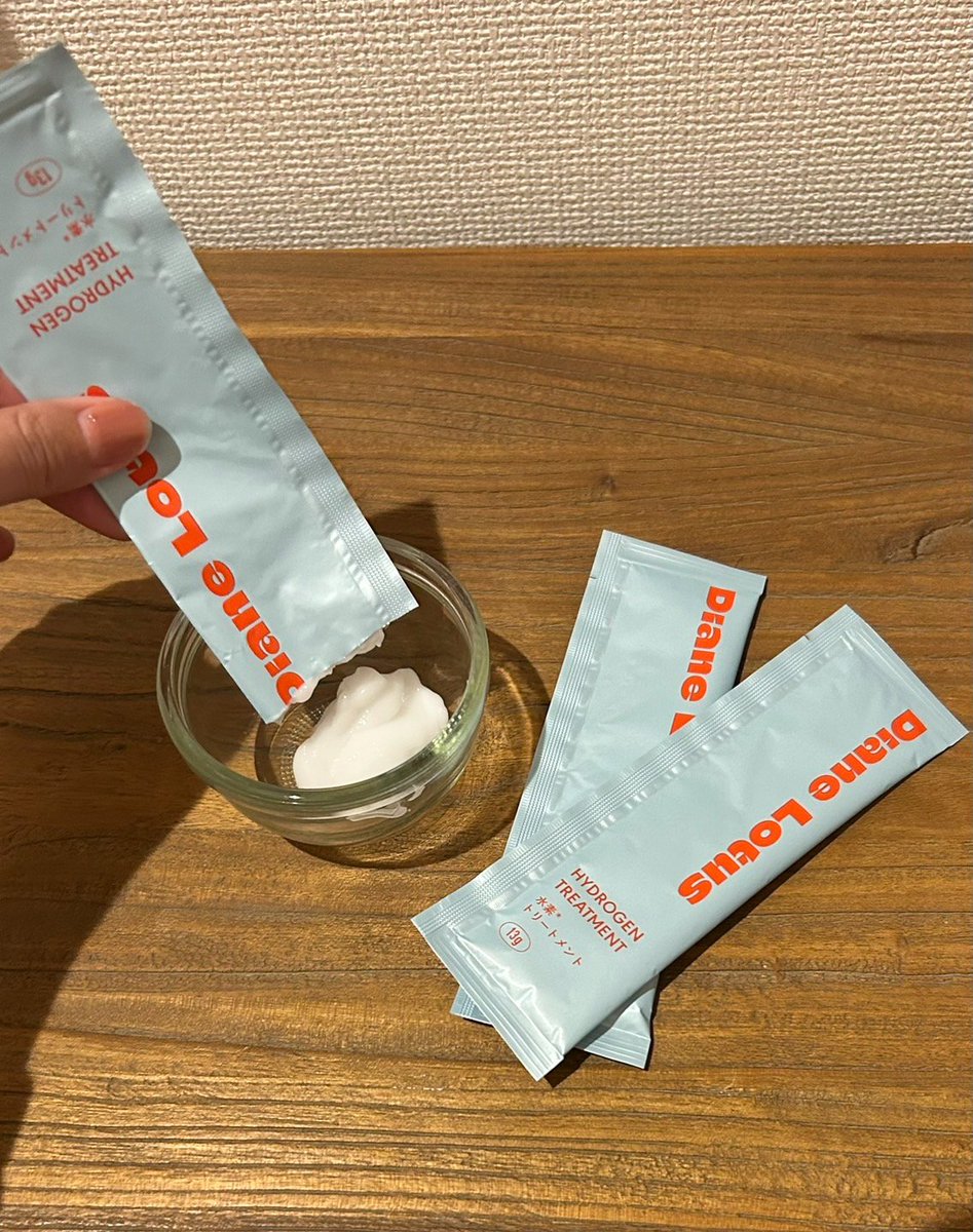 chocotto_point's tweet photo. １回分が個包装になっている使い切りタイプでセミロングの娘が使っても少し余るくらいたっぷり入っています✨️ すっきりとした香りの奥に深みを感じるティー＆シトラスの香り🍋やわらかいゆるめのテクスチャーで髪全体に馴染みやすい印象🫧個包装なのでスパなどに持っていくのにもよさそうです🥰 #PR https://t.co/GZIzF1FKGc