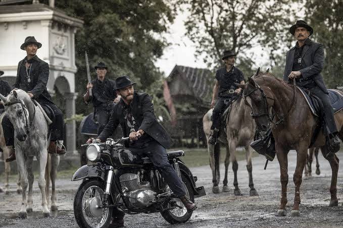 เสียงสุดท้าย — อยู่ในวิทยุคลื่นสั้น  
ภาพสุดท้าย — อยู่ในแฟ้มลับฝุ่นจับ  
ชื่อสุดท้าย — ถูกลบออกจากทุกระบบ