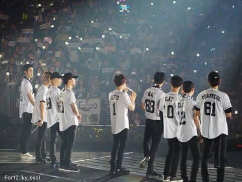 من معنی؛

 “نوازش” رو با مینسوک
“وفاداری”رو با ییشینگ
“تکیه‌گاه”رو با جونمیون
”تسکین”رو با بکهیون
“مهر”رو با جونگده
”جان‌پناه”رو با چانیول
”همراه”رو با کیونگسو
“شوق” رو با جونگین
”پناه”رو با سهون

و معنی “خونه”رو با اکسو یاد گرفتم

#13YearsWithEXO
#EXO13thAnniversary <a href="/weareoneEXO/">EXO</a>