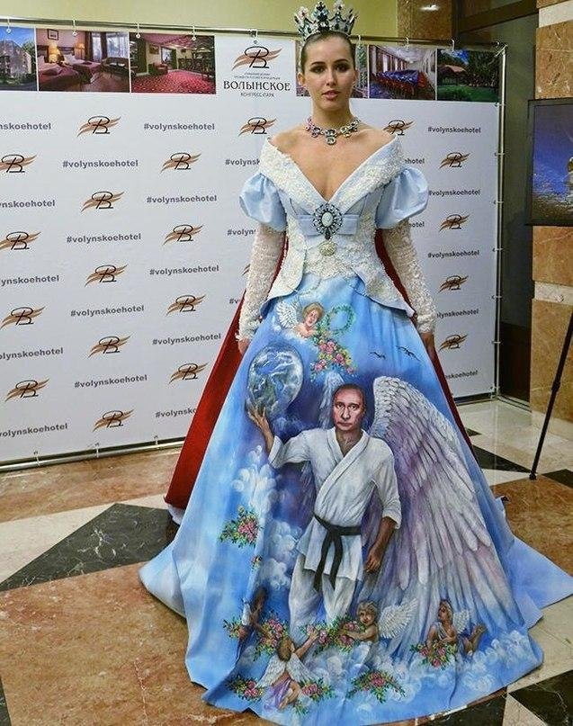 As asked in 2018 - can the Trump wedding dress be far off? #Putin  #weddingdress  Found at this #barfstew link barfstew.blogspot.com/2018/10/florid… #MondayVibes