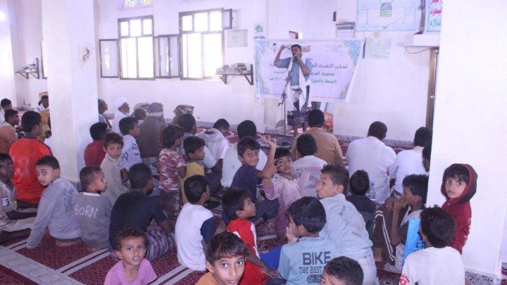 الصورة من الحديدة مديرية الدريهمي 
بدأ الخو،سيون بتدشين المراكز الصيفية
لصناعة الأ،لغام البشرية .
#احذروا_من_الدورات_الصيفية_الخوثية
#مراكز_صناعة_الارهاب