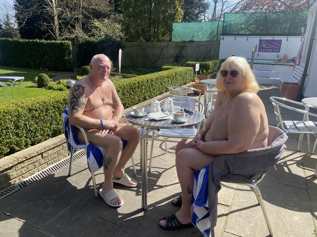 What a lovely day we are having today. 
☀️☀️☀️

#garden #notanlines #treatyourself #chillout #treatment #bodyandnature #naturistes #nakeddinning #nakedspa #BeYourTrueSelf
