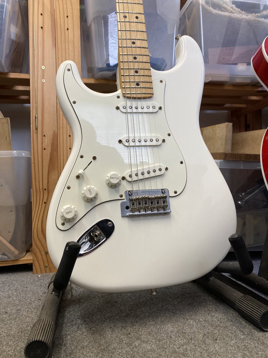 Going back a bit on the phone piccies but huge thank you to <a href="/GregByronClarke/">Greg Byron Clarke</a> for bringing his Fender and Gretsch in for work last year! 

#gretsch #gretschguitar #gretschguitars #fender #fenderguitars #fenderstrat #fenderstratocaster #strat #stratocaster 
#guitartech