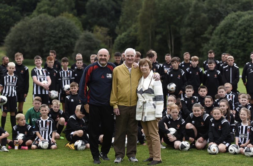 headsafecharity's tweet photo. Huge congrats to @SpennymoorTown on reaching the FA Trophy Final at Wembley! ⚽🏆

They’ve supported HSF and the family of Bill Gates, now it’s our turn to back them. Cheering you on all the way to Wembley! 👏🖤🤍 https://t.co/TLEiGNinqI
