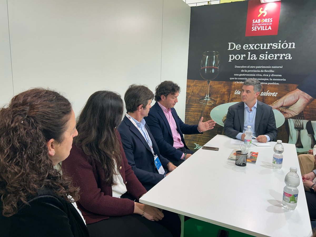 🍴 Esta mañana nos reunimos con empresas sevillanas presentes en el #SalonGourmets, quienes compartieron su preocupación por la incertidumbre arancelaria.

Reafirmamos el compromiso con quienes hacen grande el sector agroalimentario. #SaboresdelaprovinciadeSevilla