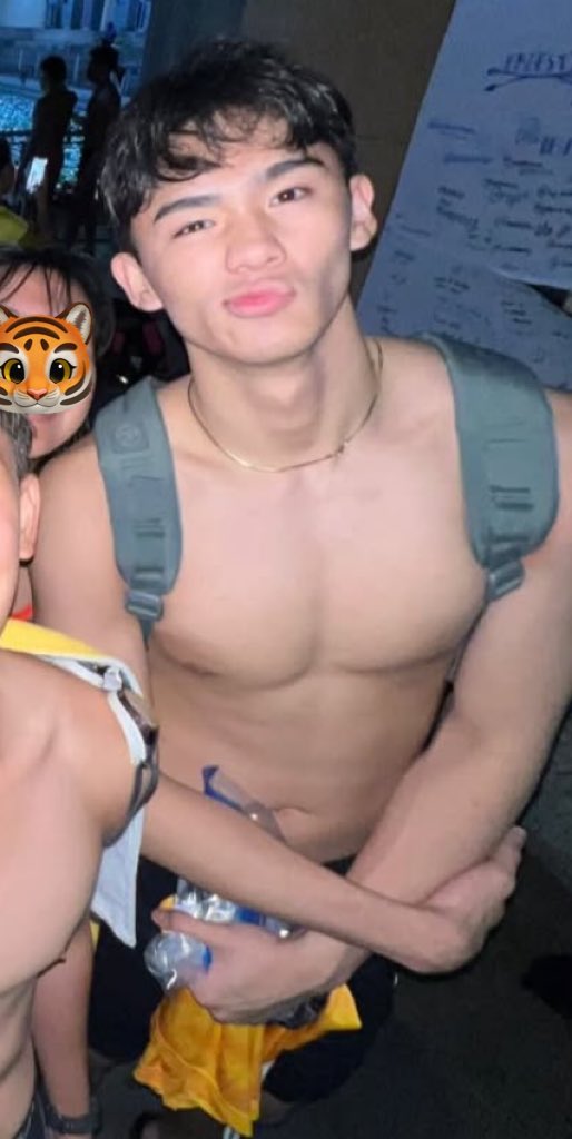 _rxbns's tweet photo. Congrats to UST for having Trevor Valera!!! maybe deserve ng españa yung korona this szn idk…

#UAAPSeason87 https://t.co/9STmQ0H3m6