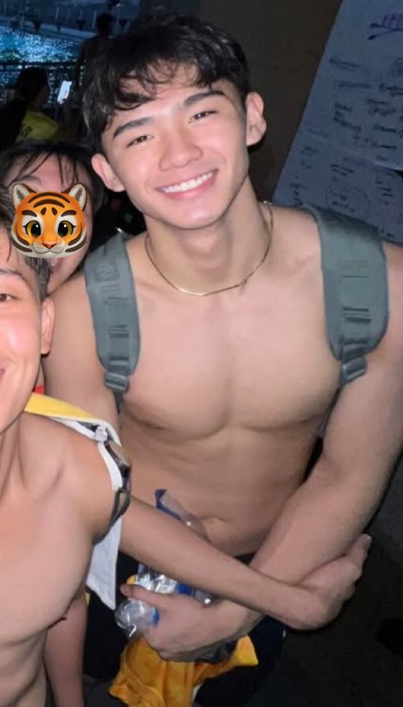 _rxbns's tweet photo. Congrats to UST for having Trevor Valera!!! maybe deserve ng españa yung korona this szn idk…

#UAAPSeason87 https://t.co/9STmQ0H3m6