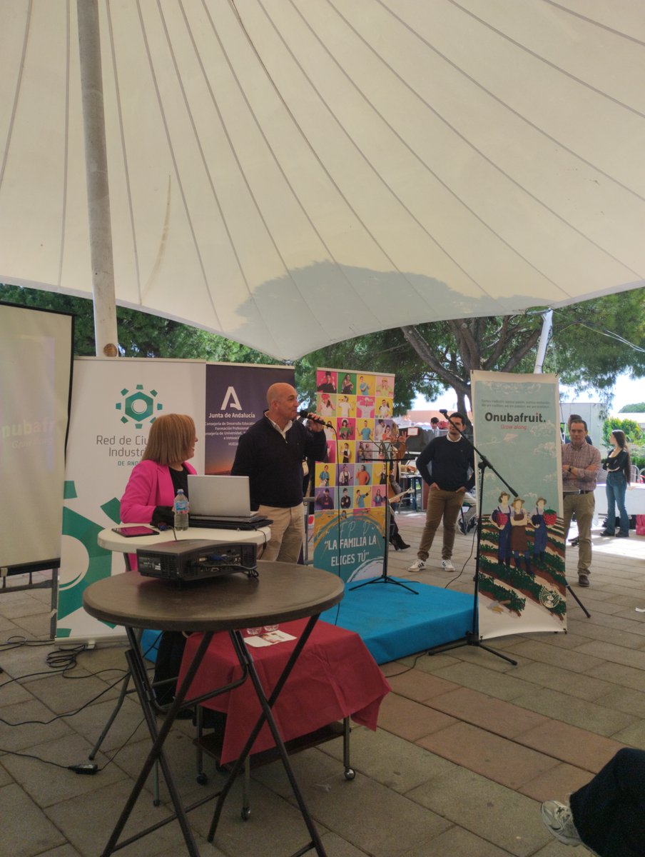 📷 Hoy hemos estado presentes en la Feria de Formación Profesional de Huelva, compartiendo nuestra visión sobre el papel clave del sector agroalimentario en la provincia.
📷 Una ponencia breve pero con mucho contenido para inspirar a los futuros profesionales.