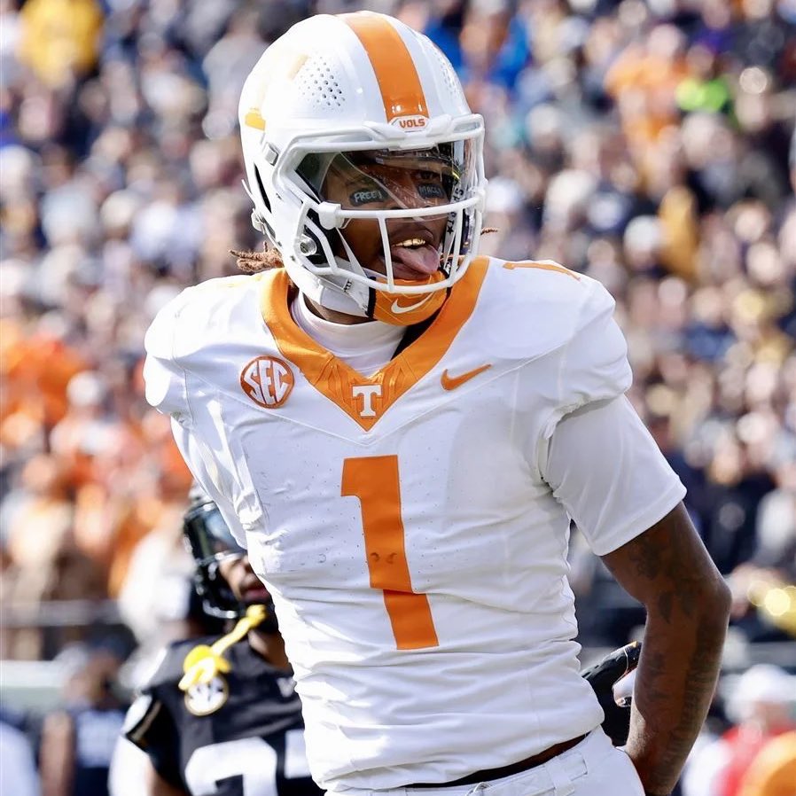 6’5” WRs to run a 4.35 or faster:

Calvin Johnson: 4.35
Dont’e Thornton: 4.30

The #Titans are meeting with Tennessee WR Dont’e Thornton next week.