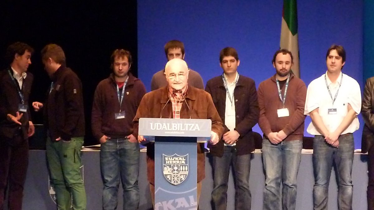 Agur eta ohore, Loren Arkotxa (1945-2025)
Ez dugu ahaztuko Udalbiltzako lehen Lehendakari gisa egindako ekarpena.