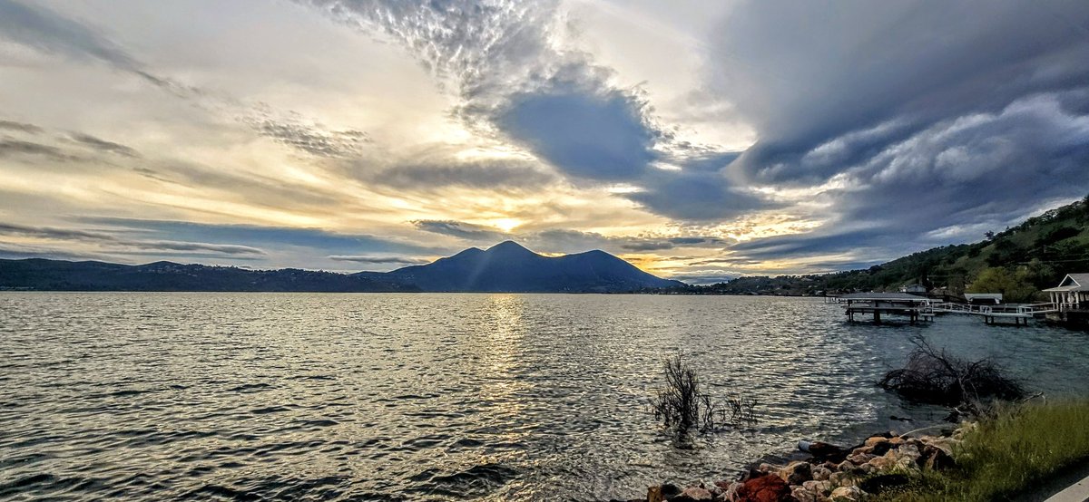 Chloé in Clear Lake (@chloeluvsclouds) on Twitter photo Sunday night sunset over Clear Lake indicated rain was on the way.
This morning 24hr RF totals & Temps are:
.27" Upper Lake (47°)
.34" Blue Lakes (43°)
.19" Lucerne (47°)
.12" Konocti (50°)
.06" Clearlake (49°)
.08" Middletown (49°)
High today 62/64
<a href="/SPaulsonKTVU/">steve paulson</a> Sunday night sunset over Clear Lake indicated rain was on the way.
This morning 24hr RF totals & Temps are:
.27" Upper Lake (47°)
.34" Blue Lakes (43°)
.19" Lucerne (47°)
.12" Konocti (50°)
.06" Clearlake (49°)
.08" Middletown (49°)
High today 62/64
<a href="/SPaulsonKTVU/">steve paulson</a>