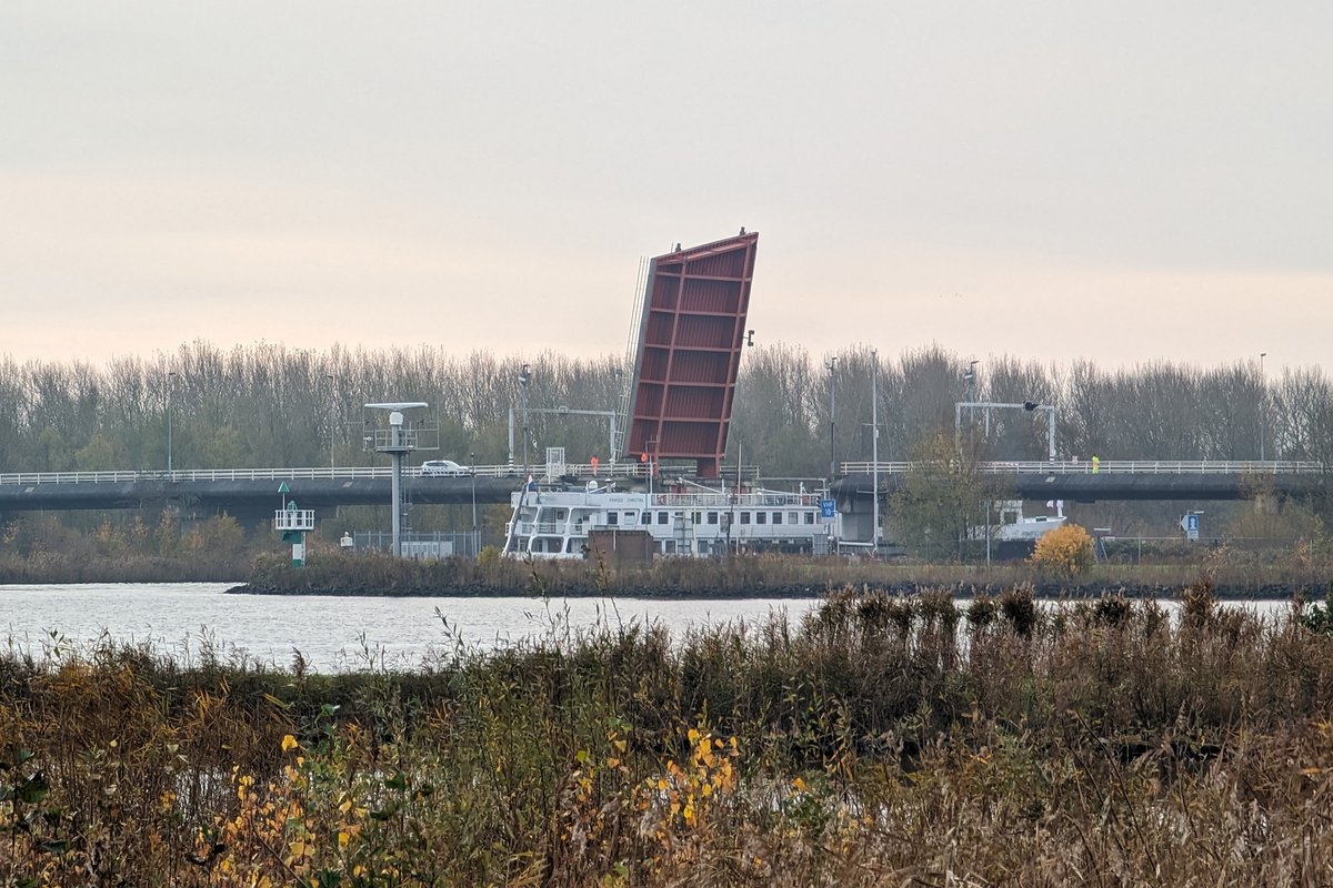 Buitenhuizerbrug: brugopening op 18 april 2025
varendoejesamen.nl/nieuws/stremmi… 
#Buitenhuizerbrug <a href="/Rijkswaterstaat/">Rijkswaterstaat</a>