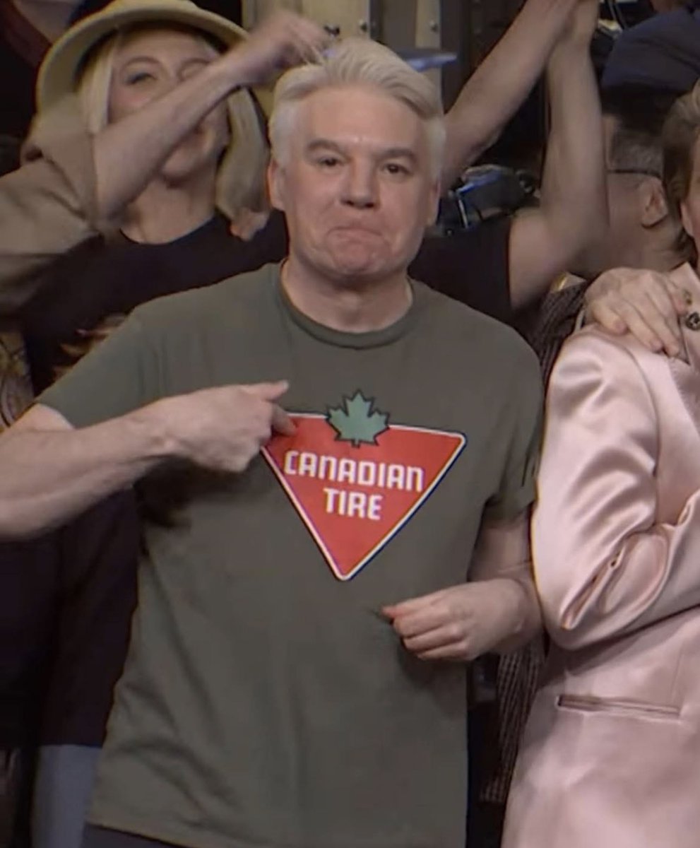 Canadian comedian Mike Myers back on
#SNL wearing a Canadian Tire shirt during the goodbyes 😂🇨🇦