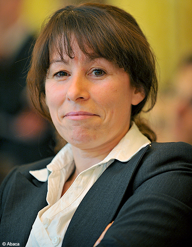 asanGarzon's tweet photo. @LaEtxebarria Fadéla Amara, política feminista francesa fundadora de la organización "Ni putas ni sumisas" (2003), escribe: "el velo representa el símbolo político contra el que hay que luchar, cueste lo que cueste, si no queremos caer en el oscurantismo". Un feminismo realista, práctico...👇 https://t.co/hqwIRs1JPG