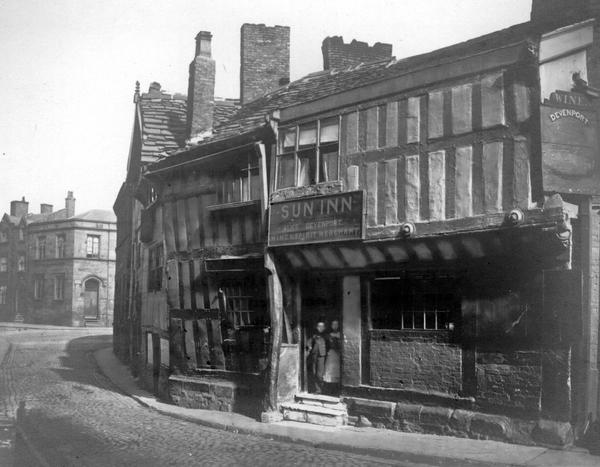 The Sun Inn faced the entrance to Cheethams on Long Millgate. The pub was on Poets' Corner, the pub was used as a meeting place for many of Manchester's poets. 

 In the 19th century the Sun Inn lost its licence and was finally demolished circa 1889..

#Manchester #History