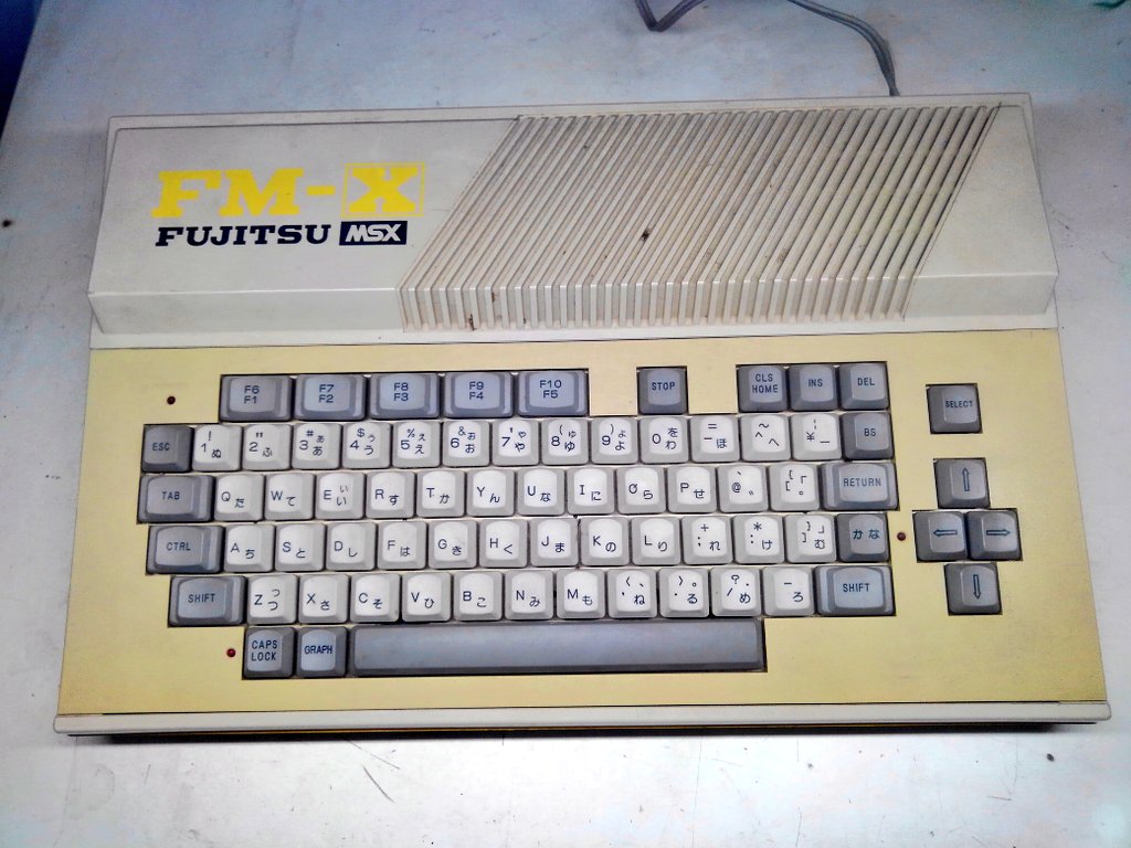 toshitada1973's tweet image. 富士通唯一のMSX、FM-Xだよ。どうにもキーがFMシリーズ。本気になればFM-7とドッキングしてパワーアップ…するの? #FMX #MB25150