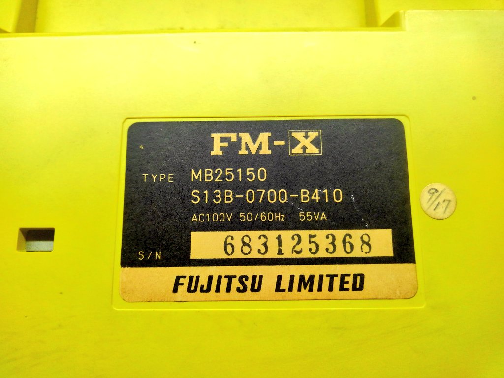 toshitada1973's tweet image. 富士通唯一のMSX、FM-Xだよ。どうにもキーがFMシリーズ。本気になればFM-7とドッキングしてパワーアップ…するの? #FMX #MB25150