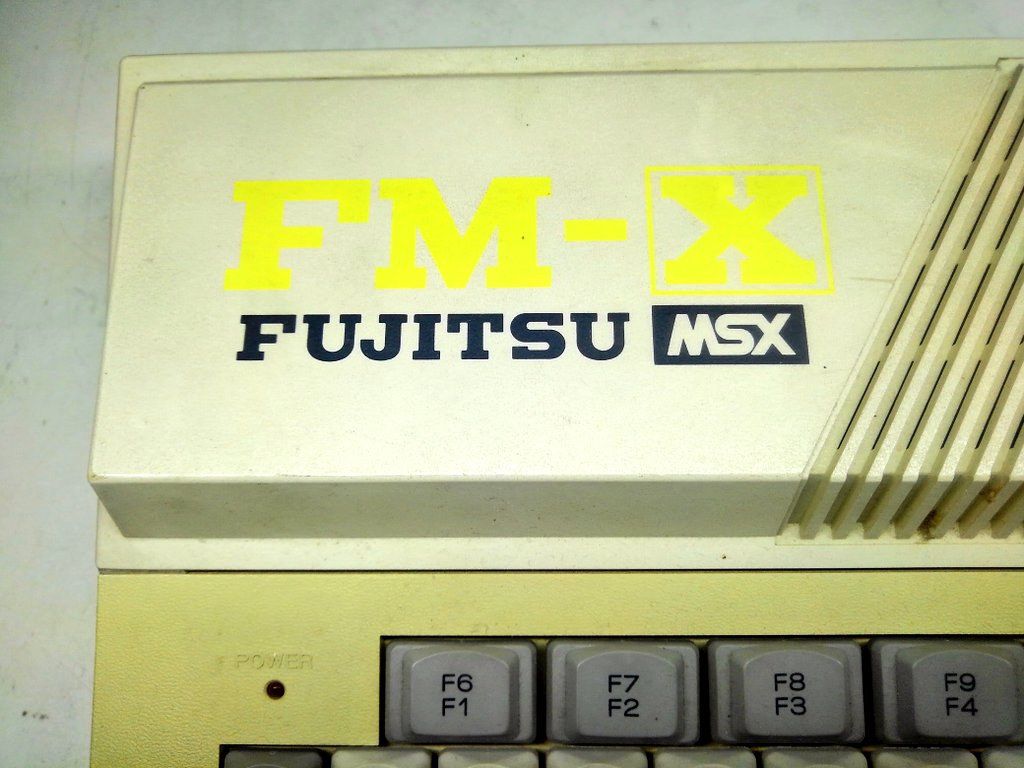 toshitada1973's tweet image. 富士通唯一のMSX、FM-Xだよ。どうにもキーがFMシリーズ。本気になればFM-7とドッキングしてパワーアップ…するの? #FMX #MB25150