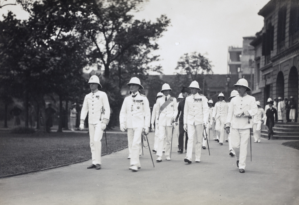 Empire Day Parade, British Consulate General, Shanghai, 1926

Prince George (later King George VI) is in the middle, wearing a sash

Lang, Archibald Collection
AL-s41
hpcbristol.net/visual/AL-s41

#britishempire #imperialism #chinesehistory #shanghai
