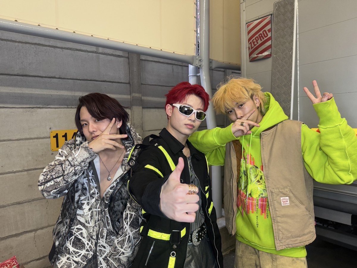 sasuke45__'s tweet image. MAZZEL 「King Kila Game」
MVにDancerとして出演させていただきました!!
小学生の時から一緒にやってきたRYUKIとまた一緒に踊れた事本当に感慨深かった😍🩵
TEAM FUKUOKA!!
また明日ゆっくりインスタで振り返ります🙂↕️
@mazzel_official
instagram.com/sasuke45_?igsh…
#MAZZEL_KKG #MAZZEL_RSF